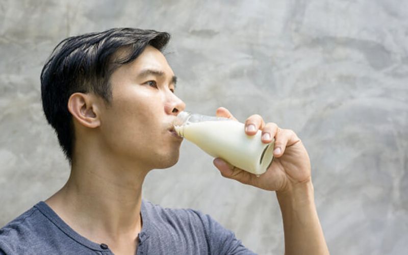 Đau dạ dày hoàn toàn có thể uống sữa bị đau dạ dày có nên uống sữa không